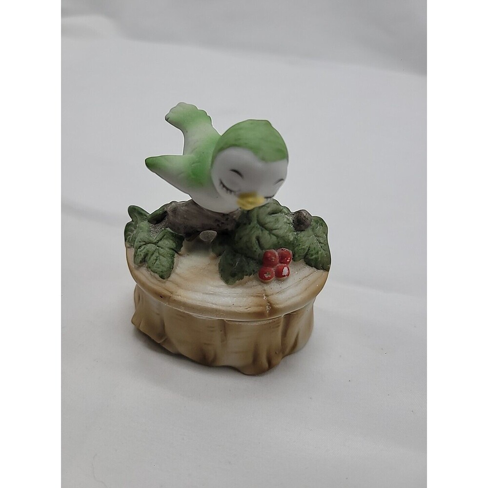 Vintage sweet bird on branch small trinket box ring box jewelry box Norleans